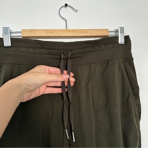 Lululemon Dance Studio Crop Pants Unlined 20" Inseam Dark Olive Green Size 6 - Picture 6 of 13